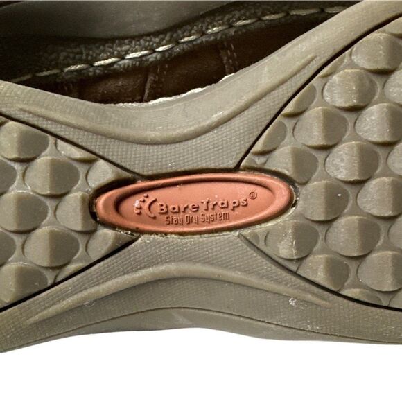 Bare traps stay dry system women’s brown boots with zipper and buttons - Picture 9 of 10